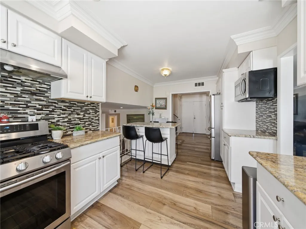 20259 Gifford, Winnetka, CA 91306 - Photo 3 of 24, Winnetka, CA