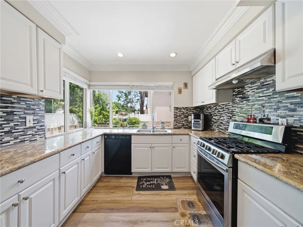 20259 Gifford, Winnetka, CA 91306 - Photo 5 of 24, Winnetka, CA