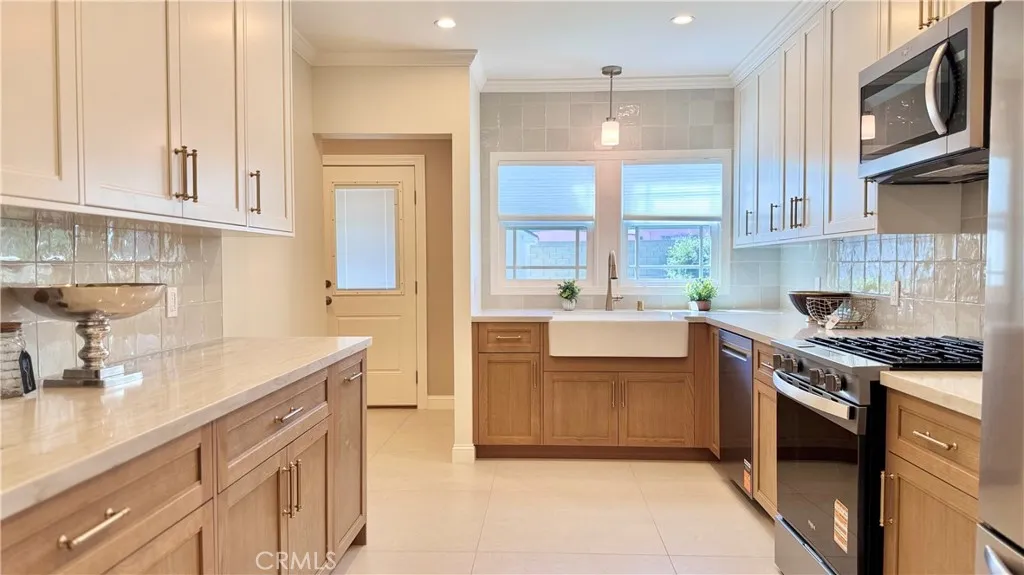 2413 S Victoria, Los Angeles, CA 90016 - Photo 5 of 66, Los Angeles, CA