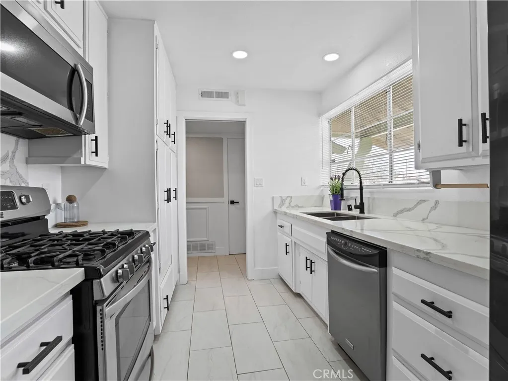 1112 E Avenue J4, Lancaster, CA 93535 - Photo 4 of 23, Lancaster, CA