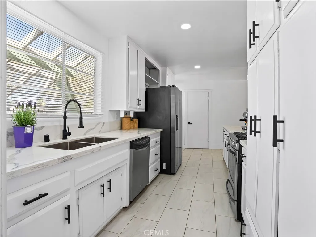 1112 E Avenue J4, Lancaster, CA 93535 - Photo 3 of 23, Lancaster, CA