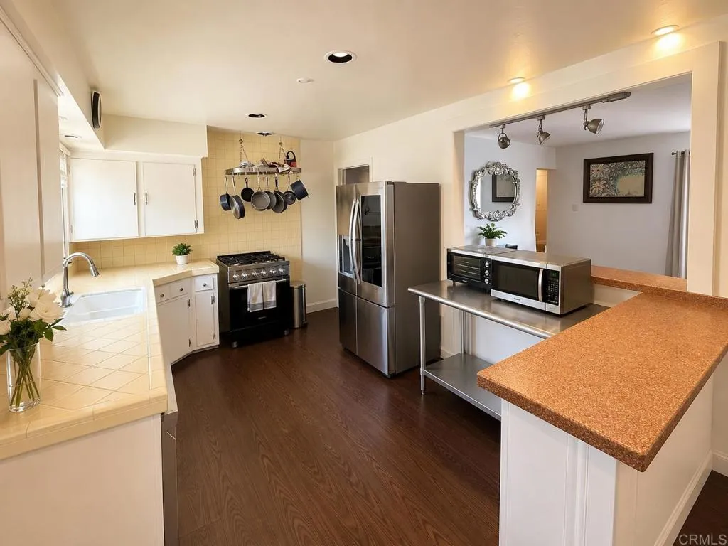 https://cdn.realtyfeed.com/cdn/127/306773946/90a0ebd1444cd5f8ad28c9e99a149ca9.webp