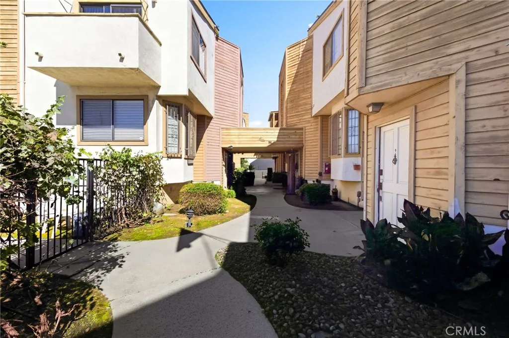 14715 Saticoy Street Unit 14, Van Nuys, CA 91405 - Photo 2 of 36, Van Nuys, CA