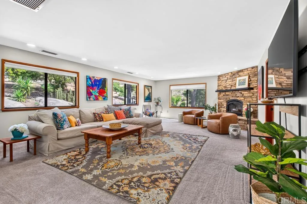 https://cdn.realtyfeed.com/cdn/127/306774054/015bd6e6a22bac929aab5d819edcbc6c.webp