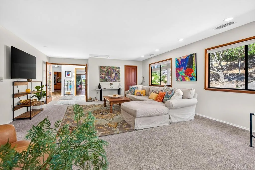 https://cdn.realtyfeed.com/cdn/127/306774054/71653b38ced353aac4a010dc08388b17.webp
