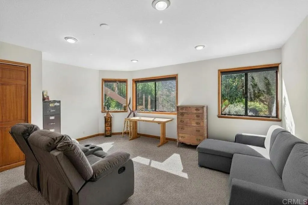 https://cdn.realtyfeed.com/cdn/127/306774054/820ff76268d6ded3b2e040f003150816.webp