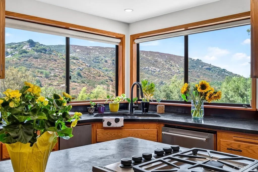 https://cdn.realtyfeed.com/cdn/127/306774054/f84d9243ea034d4de199c9000c454ca3.webp