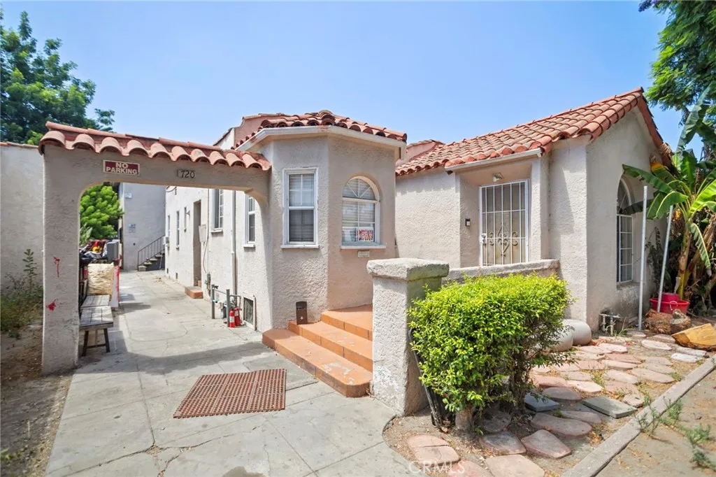 720 E 82nd Street, Los Angeles, CA 90001 - Main photo, Los Angeles, CA