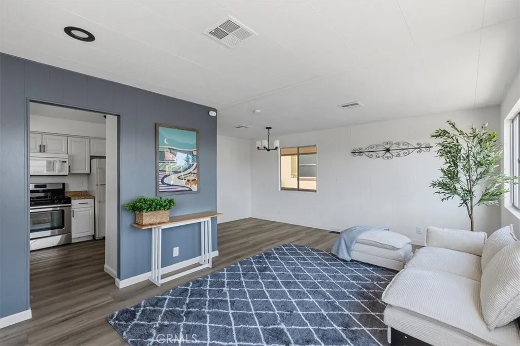 https://cdn.realtyfeed.com/cdn/127/306774252/4a96922239fba4275b159128e3c7c4ed.webp