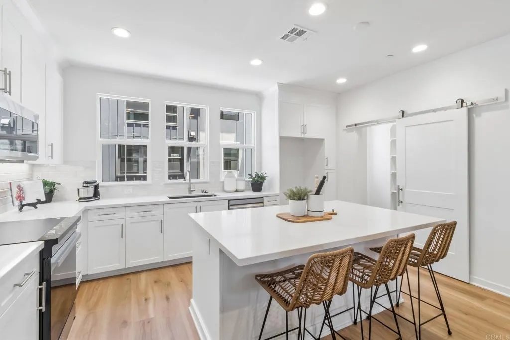 https://cdn.realtyfeed.com/cdn/127/306774262/0df9324de3d53d485d257833a21a352a.webp