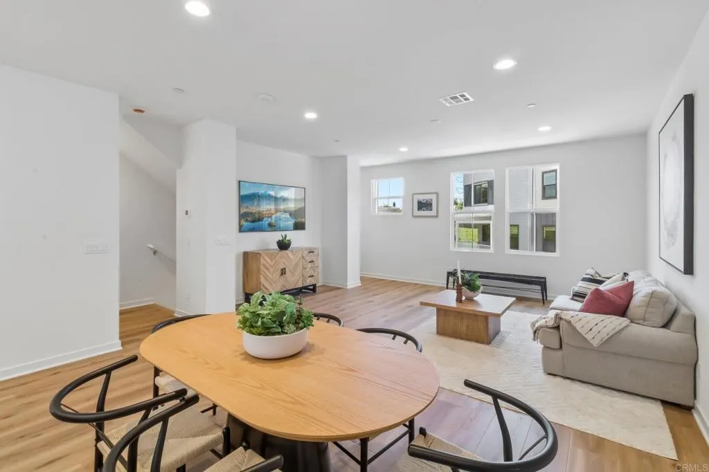 https://cdn.realtyfeed.com/cdn/127/306774262/45d6ef1eaf6626f9e5b27f87affe4c6f.webp