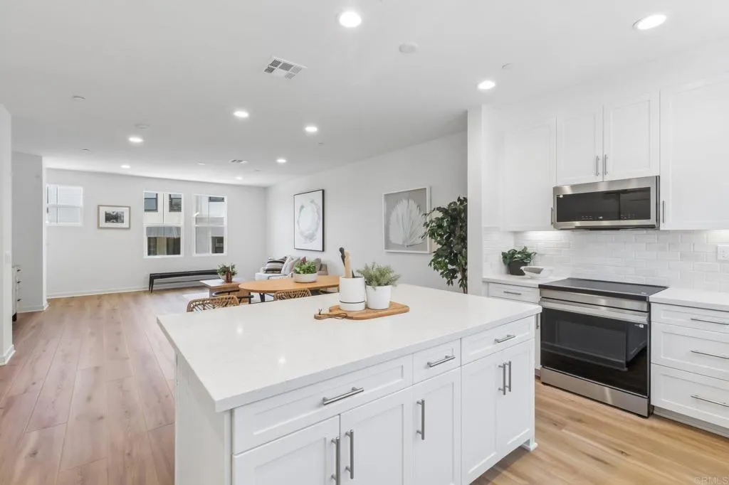 https://cdn.realtyfeed.com/cdn/127/306774262/4f3679f12c4a7ca370b1b66efd60c8bb.webp
