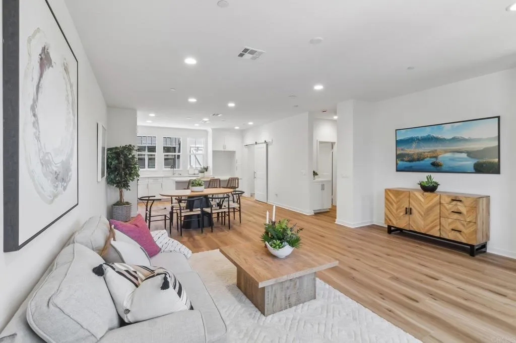 https://cdn.realtyfeed.com/cdn/127/306774262/c6c34710b625a2c9d5f673fda9ad895b.webp