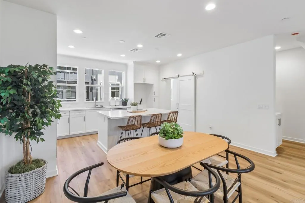 https://cdn.realtyfeed.com/cdn/127/306774262/e7b142cd01425222ca560e84eae3fc90.webp