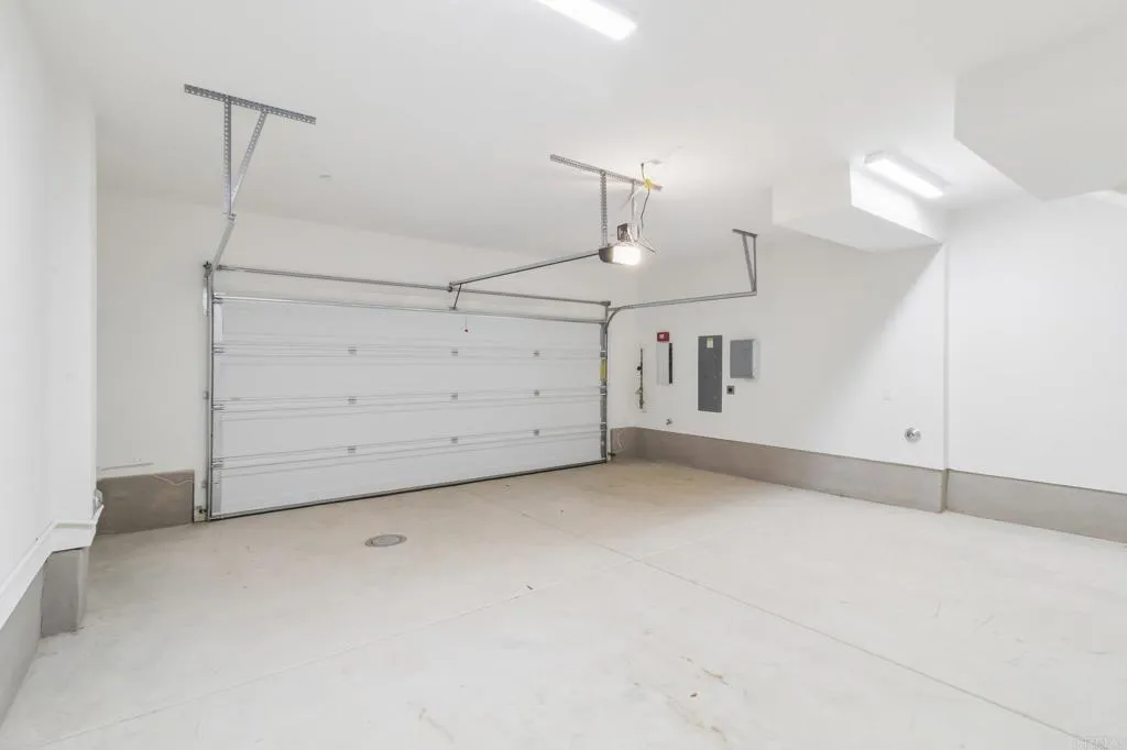 https://cdn.realtyfeed.com/cdn/127/306774262/e876c314adfda5252a9d6201aa03d4cf.webp
