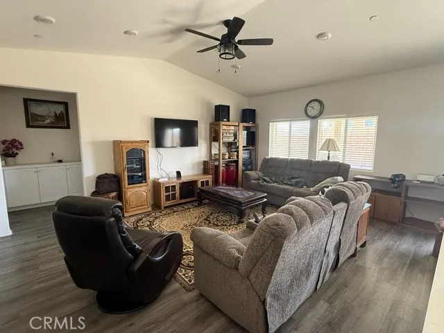 15563 San Francisco, Victorville, CA 92394 - Main photo, Victorville, CA