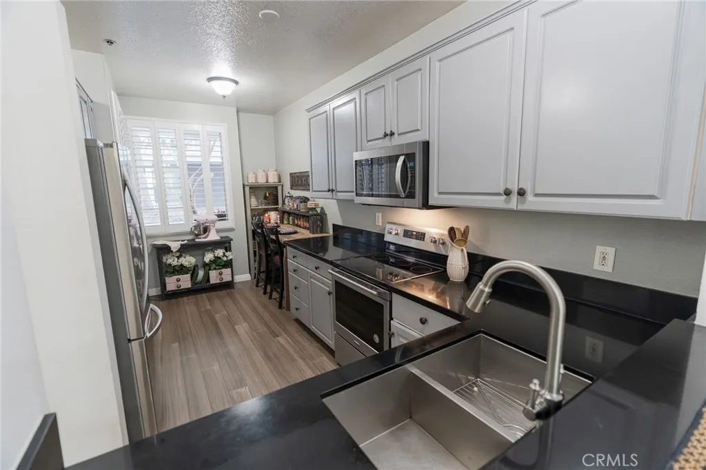 20331 Bluffside Circle # 105, Huntington Beach, CA 92646 - Photo 5 of 48, Huntington Beach, CA