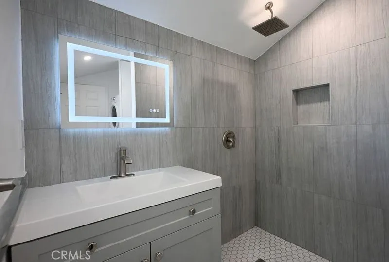 6437 Enfield Avenue, Reseda, CA 91335 - Photo 3 of 28, Reseda, CA