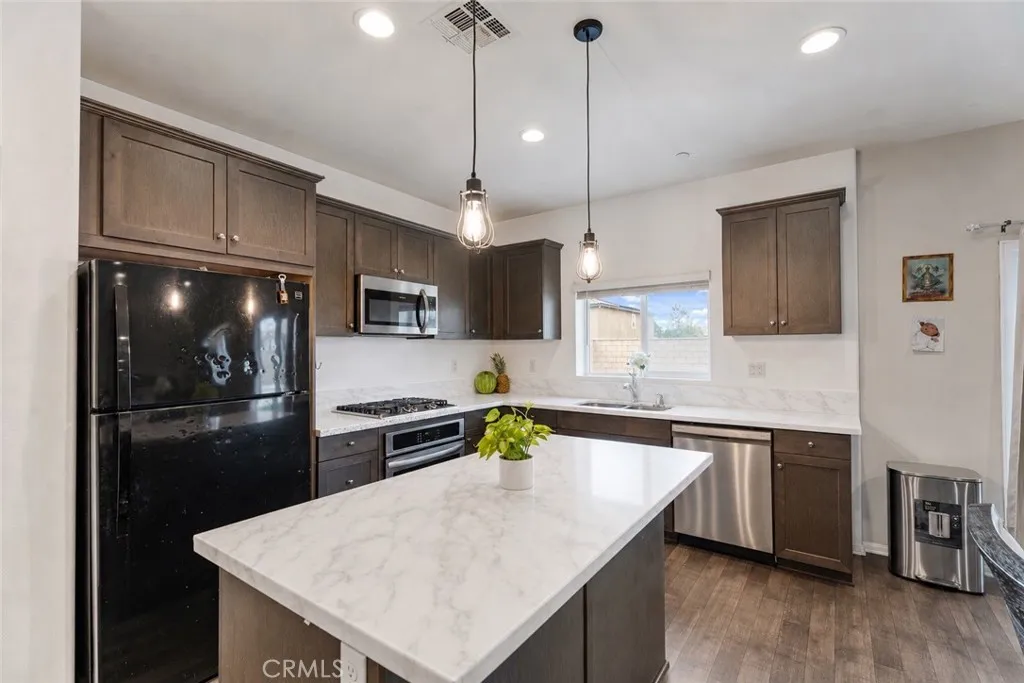 11892 Espola Place, Victorville, CA 92392 - Photo 5 of 19, Victorville, CA