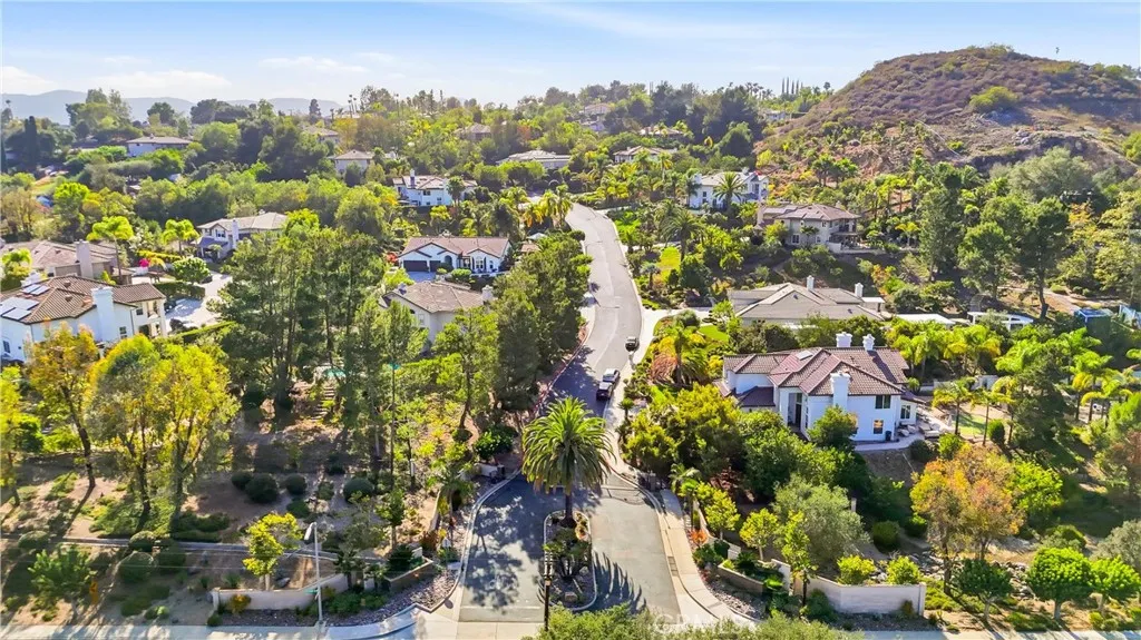 https://cdn.realtyfeed.com/cdn/127/306774384/43ac5bbfddd7140fc8216171d70b2cbf.webp