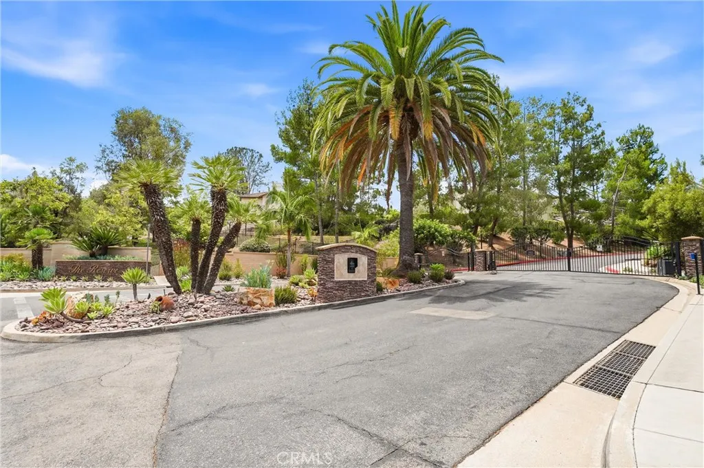 https://cdn.realtyfeed.com/cdn/127/306774384/4b2b3de8450137c3473511ff6710d3c4.webp