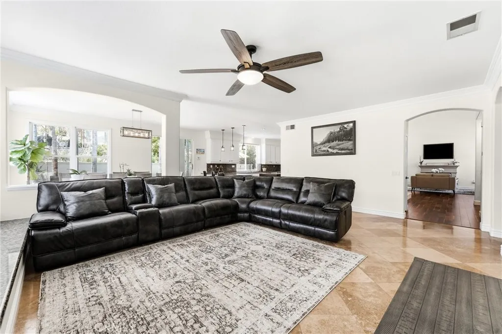 https://cdn.realtyfeed.com/cdn/127/306774384/4eb01e2aa9b703d17e9f12e394aa6c4e.webp