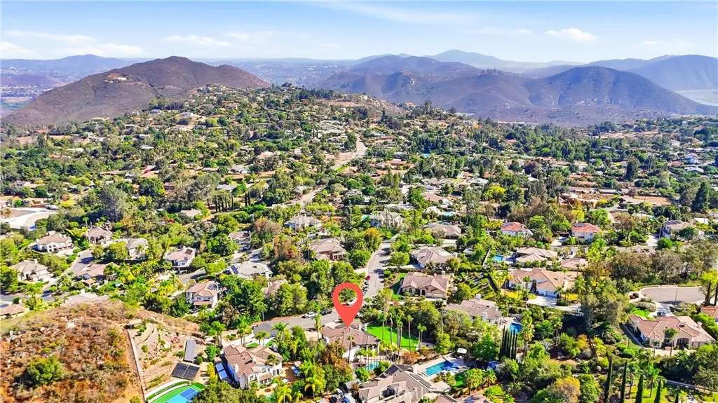 https://cdn.realtyfeed.com/cdn/127/306774384/9bdac1120a4df19ffbe8891e95c23591.webp