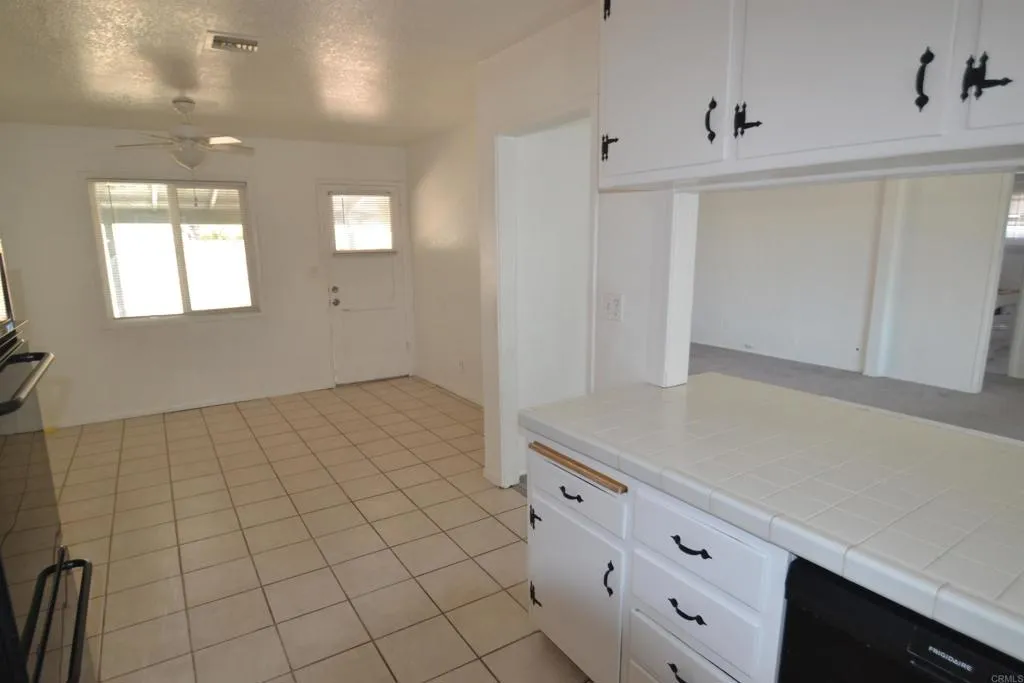 https://cdn.realtyfeed.com/cdn/127/306774398/12f8c456e3910088c118cc3fe6f69bc8.webp