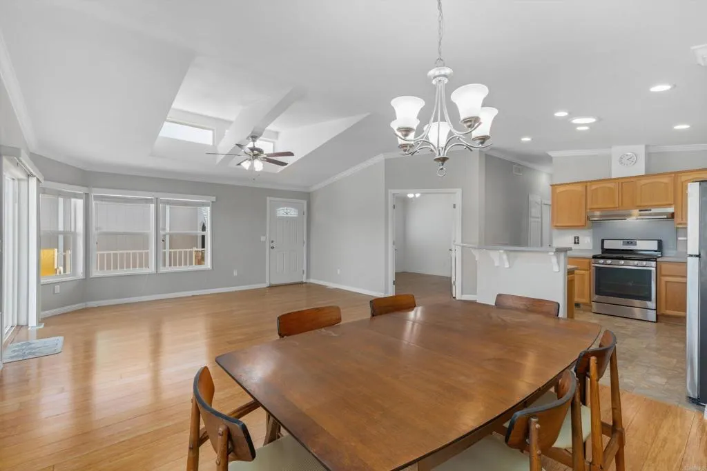 https://cdn.realtyfeed.com/cdn/127/306774406/49ff91b77c7008f83f53a12725df0466.webp