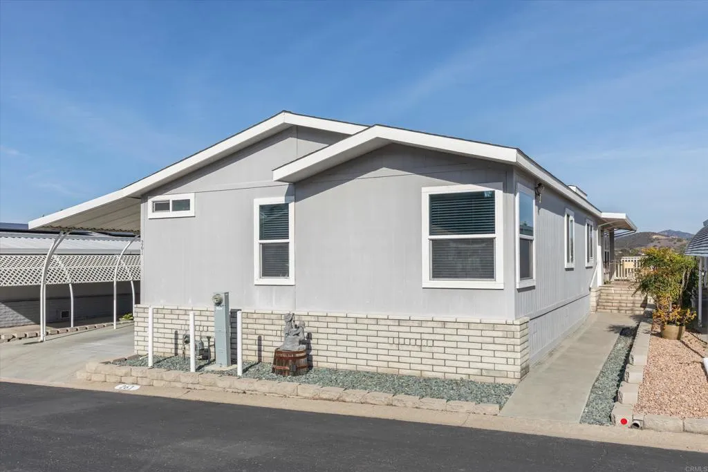 https://cdn.realtyfeed.com/cdn/127/306774406/50af9dcedd1b7343e890cfb5f764d3e8.webp