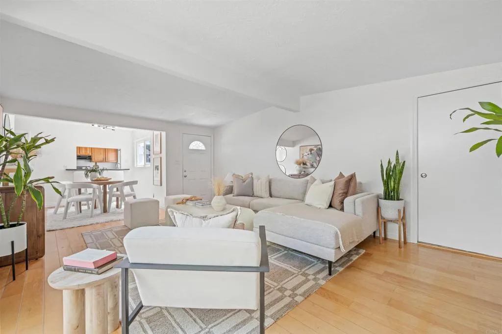 https://cdn.realtyfeed.com/cdn/127/306774408/126c1eb691e8b651c47dbfe9922b847b.webp