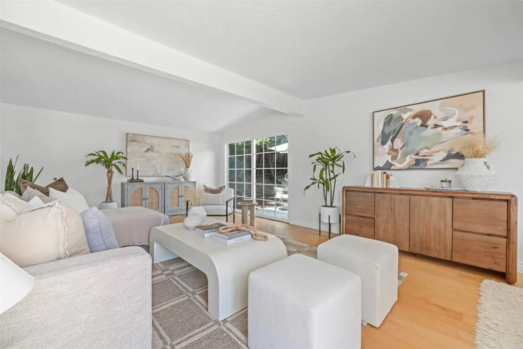 https://cdn.realtyfeed.com/cdn/127/306774408/e6ebf640f75e9eb5b67d8bc0c6bf49d2.webp