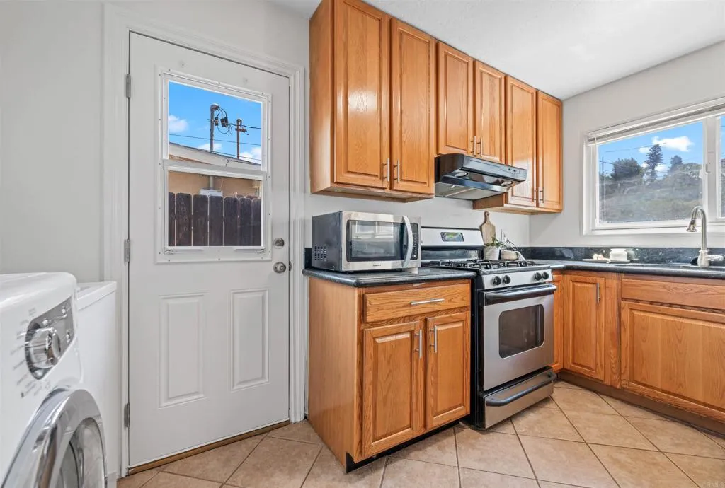 https://cdn.realtyfeed.com/cdn/127/306774408/f48049d4ca41aad8abde80411ce4066c.webp
