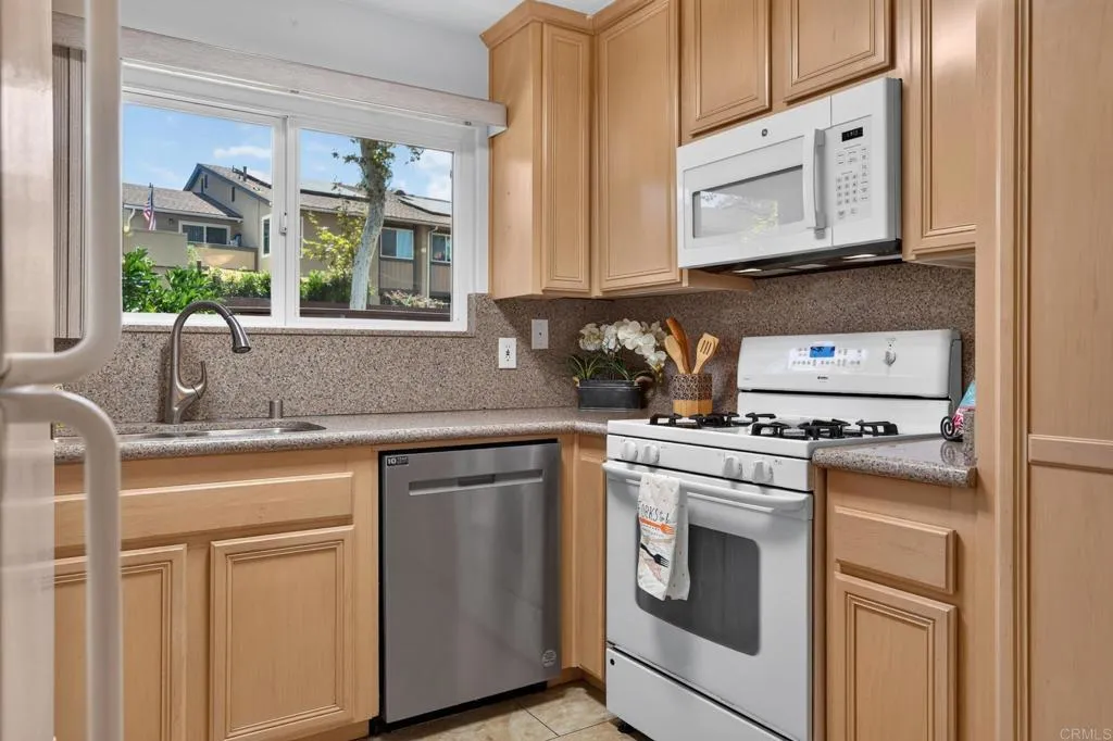 https://cdn.realtyfeed.com/cdn/127/306774413/31472878ea0143c860345e8d6663f297.webp
