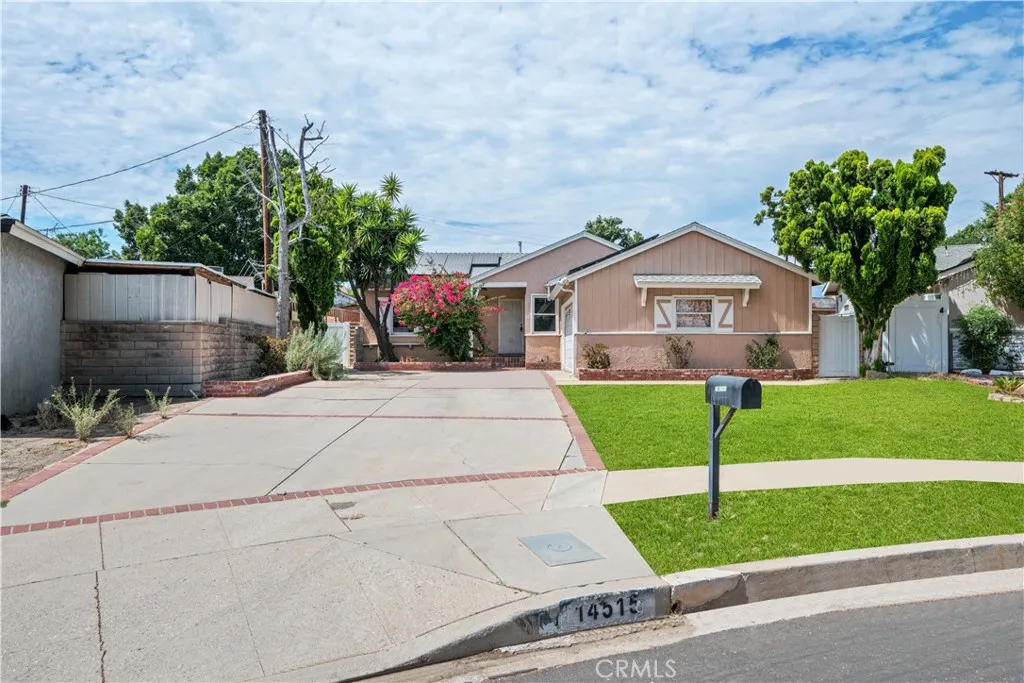 14515 Daubert, Mission Hills (San Fernando), CA 91345 - Photo 2 of 34, Mission Hills (san Fernando), CA