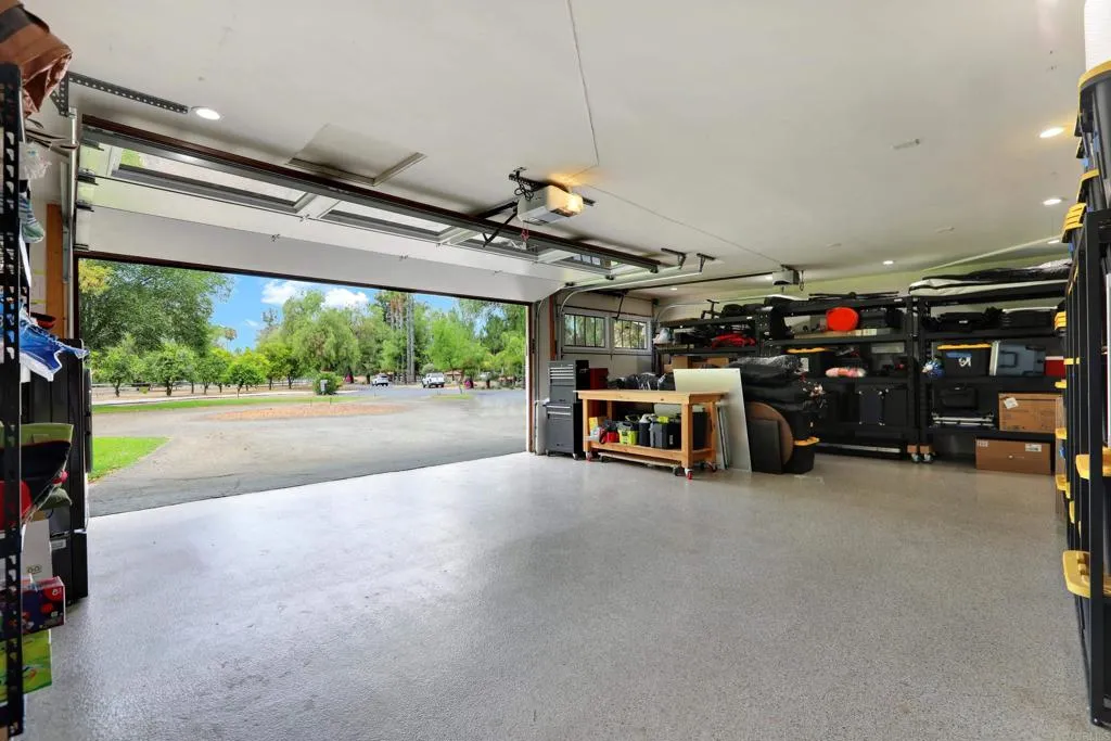 https://cdn.realtyfeed.com/cdn/127/306774477/1b84f8ff0f4b18bf1e4f28c47d9a0bbc.webp