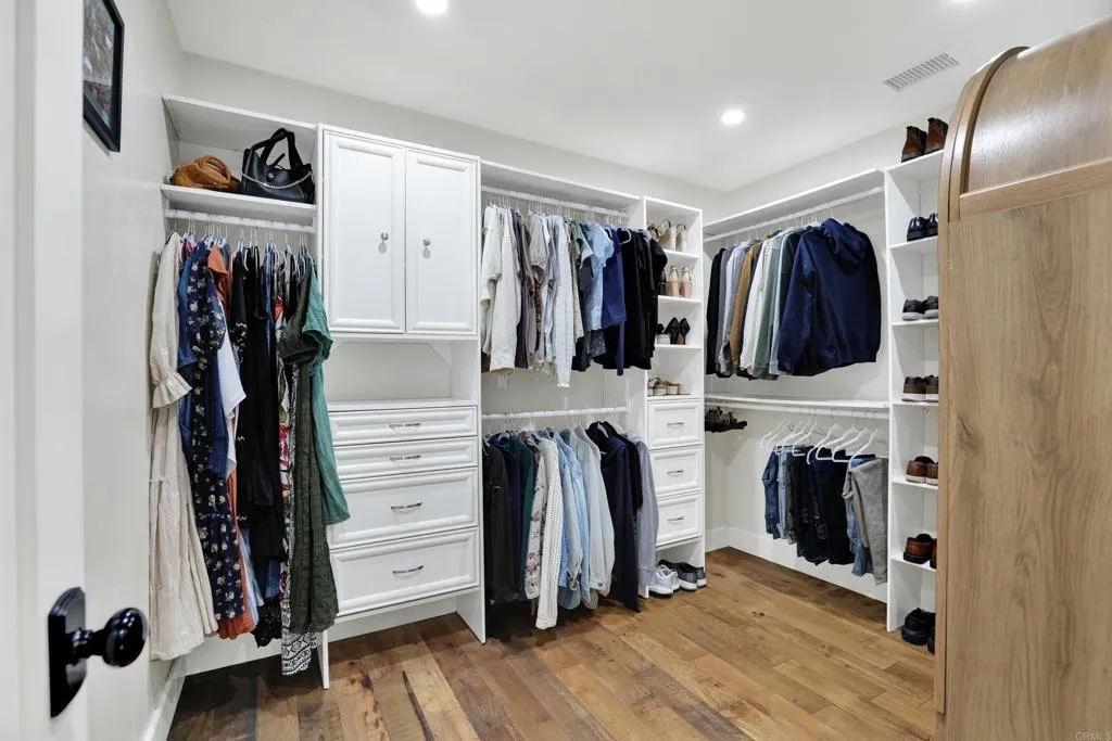 https://cdn.realtyfeed.com/cdn/127/306774477/3b076da5edfbe27bf6a27029c6a37741.webp