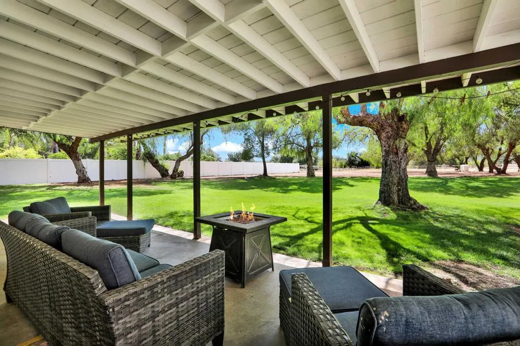https://cdn.realtyfeed.com/cdn/127/306774477/4450e57ee46542e877868d93fb20c4ef.webp