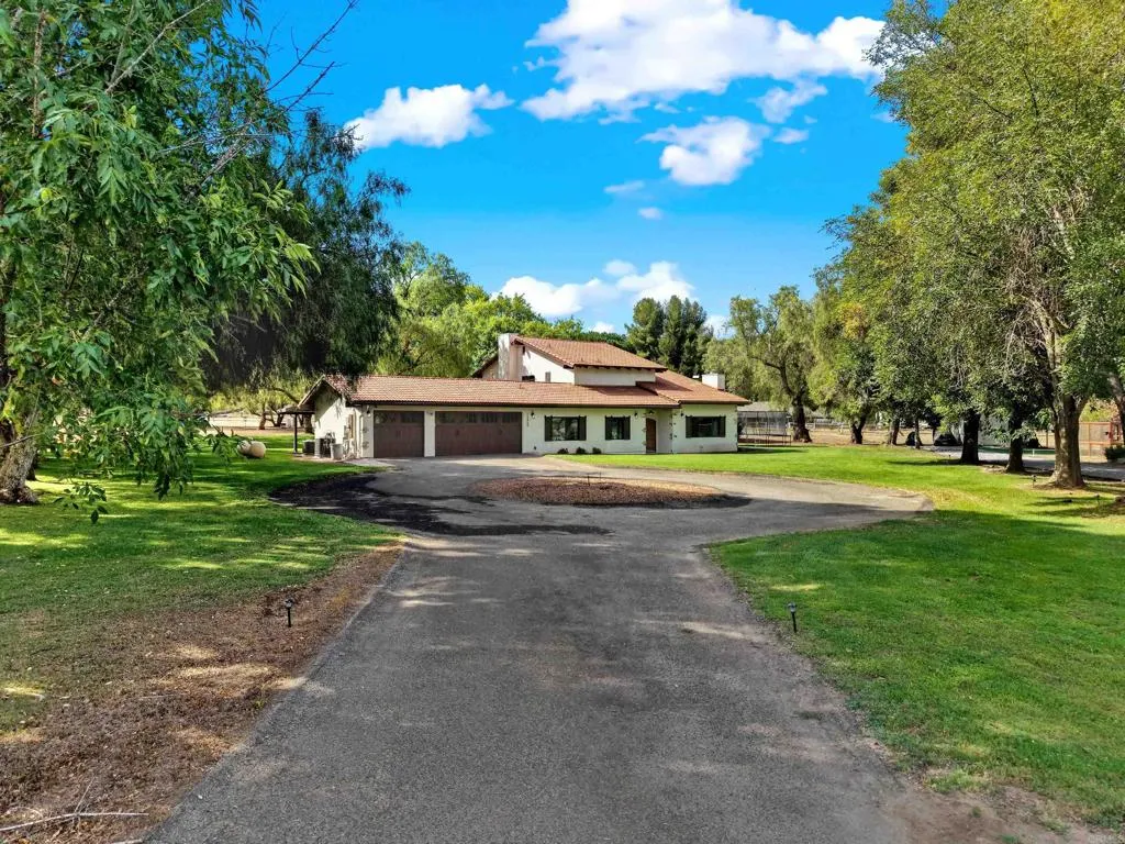 https://cdn.realtyfeed.com/cdn/127/306774477/79b5e10bc14a410766c0340944a3ec91.webp