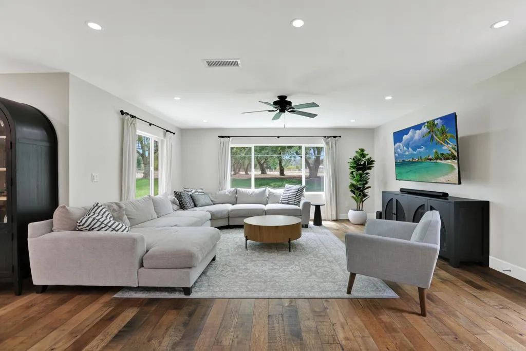 https://cdn.realtyfeed.com/cdn/127/306774477/8633c83b0ef2cd03c3e9fa73f9aed633.webp