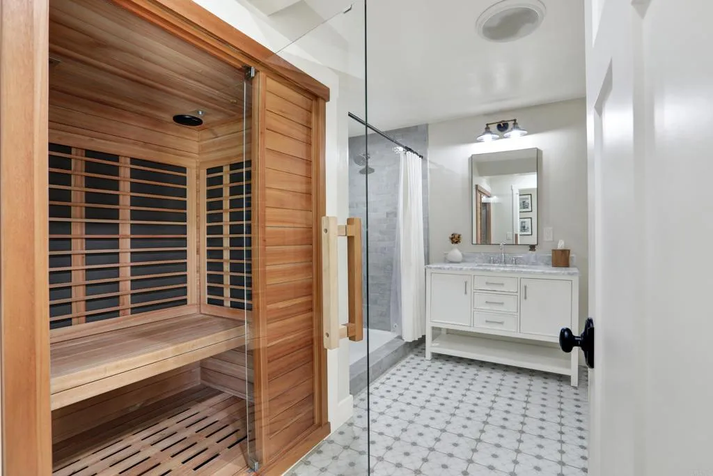 https://cdn.realtyfeed.com/cdn/127/306774477/ccfb33ecaa9f2d6e213f5db5c0f75f9e.webp