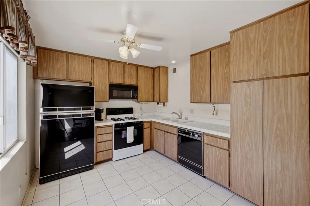 9436 Via Salerno, Sun Valley, CA 91504 - Photo 5 of 39, Sun Valley, CA