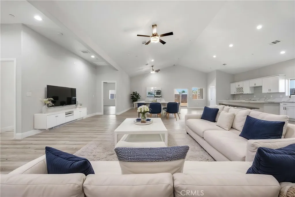 547 Shady Meadow Court, Bakersfield, CA 93308 - Photo 4 of 42, Bakersfield, CA