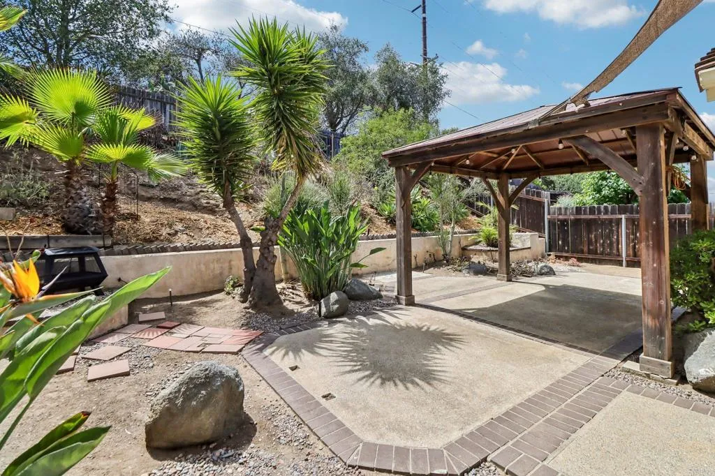 https://cdn.realtyfeed.com/cdn/127/306774559/179cff171a4d4bda8abbb88de5645d20.webp
