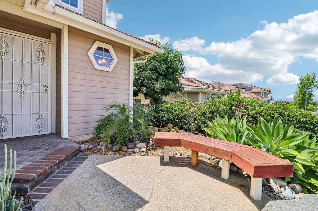 https://cdn.realtyfeed.com/cdn/127/306774559/984df9ac585a5668871a79ee1da97c26.webp