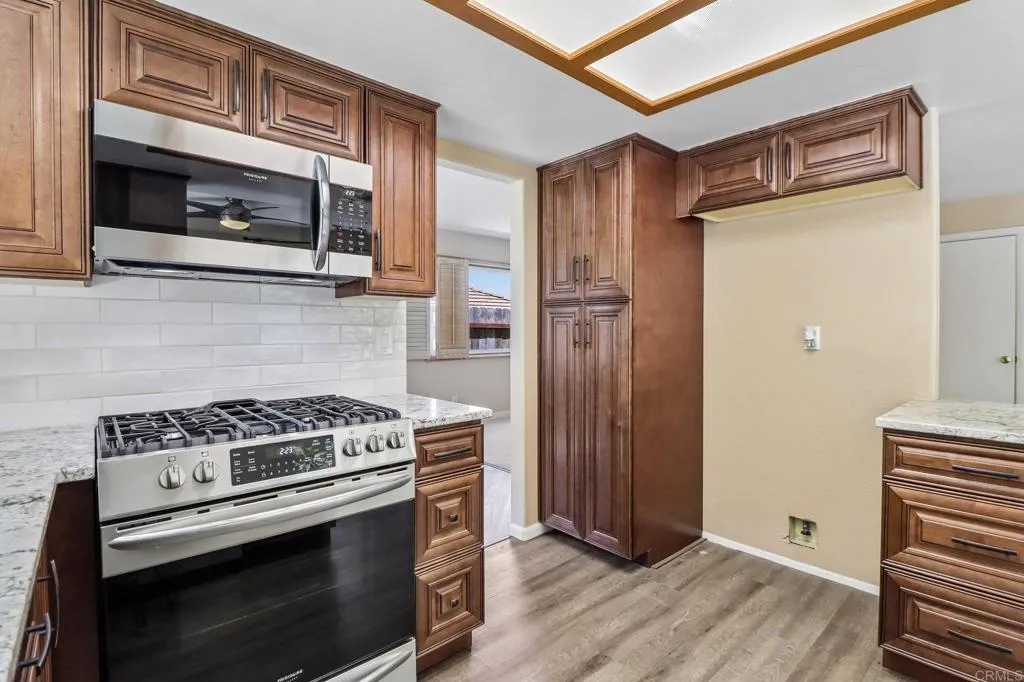 https://cdn.realtyfeed.com/cdn/127/306774559/a0166331ca5494e06b166810ac6a829d.webp
