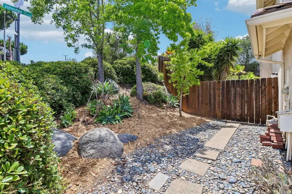https://cdn.realtyfeed.com/cdn/127/306774559/c65dd39a0093796bbd3e47e4fa858c9d.webp