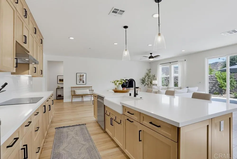 https://cdn.realtyfeed.com/cdn/127/306774594/5dfdf92fbe2b6d0c8ee3190aeb9f8d5b.webp