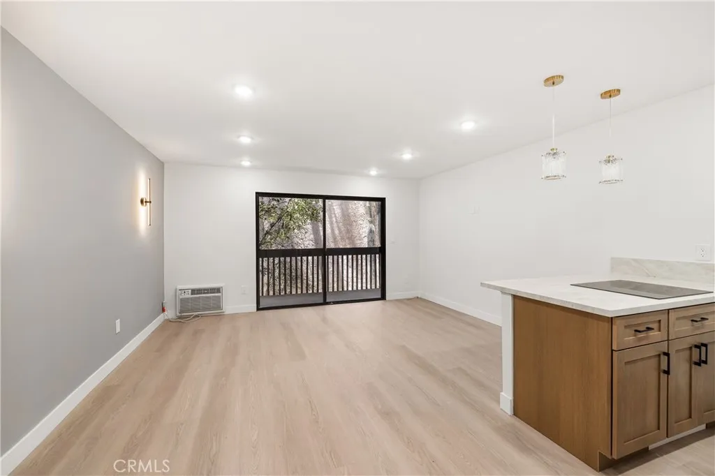22100 Burbank, Woodland Hills, CA 91367 - Photo 3 of 27, Woodland Hills, CA