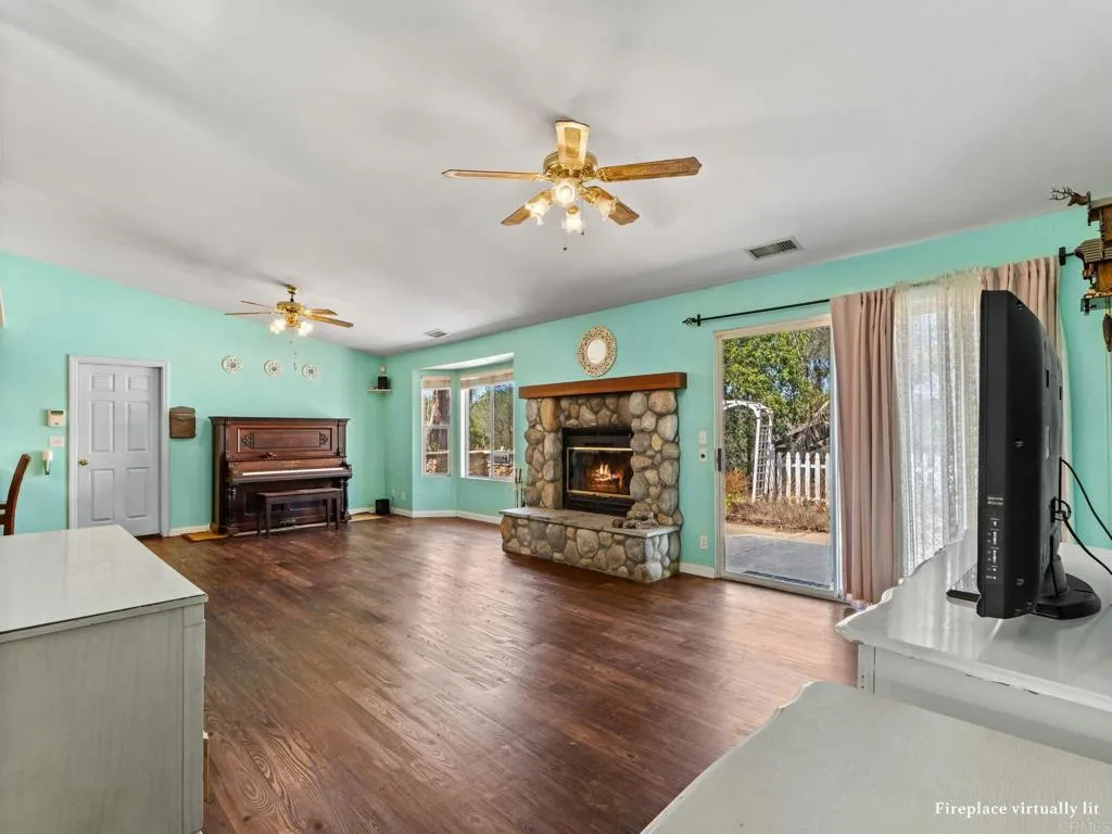 https://cdn.realtyfeed.com/cdn/127/306774613/3ee8685d7fd1d52a1ce699d32469eb45.webp